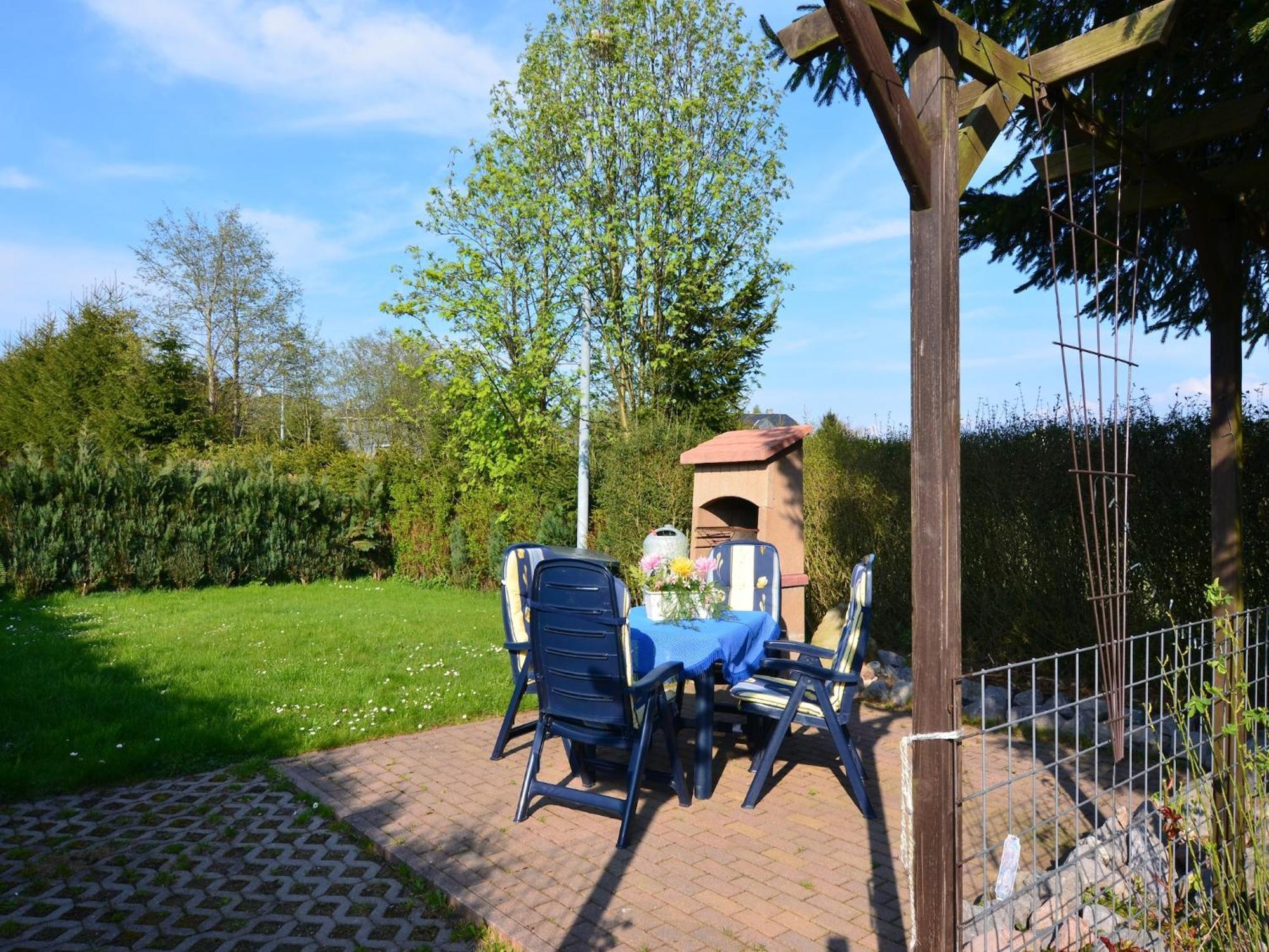 Holiday Home With Garden Neustadt am Rennsteig Exterior foto